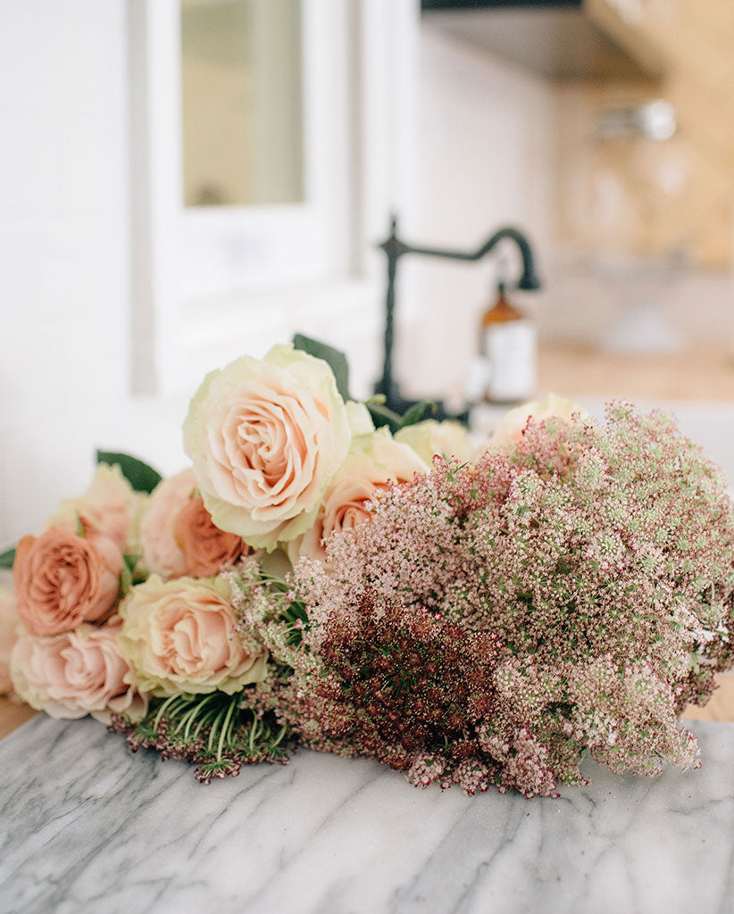 Best Kansas City floral delivery; roses and queen annes lace